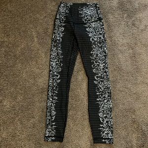 Lululemon high rise crop leggings. Size 4.